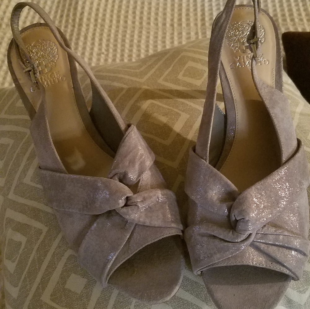 Shoes - Picture 3 of 4